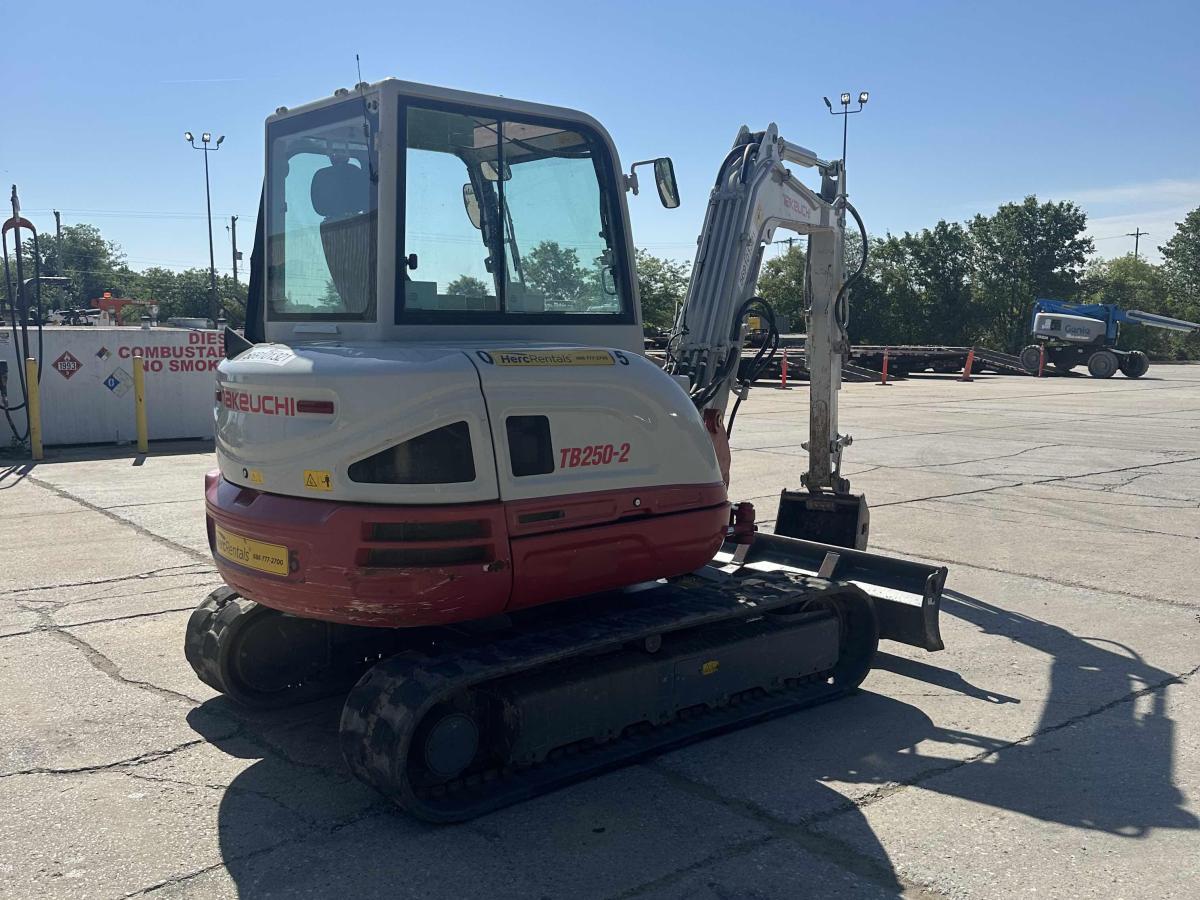 2021 Takeuchi TB250-7