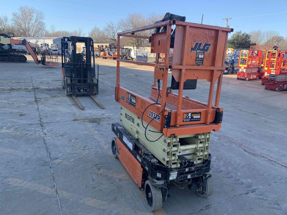 2017 JLG 1932R-2