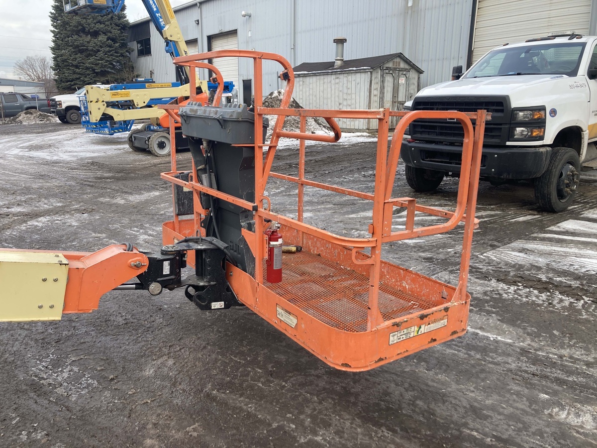 2017 JLG 400S-5