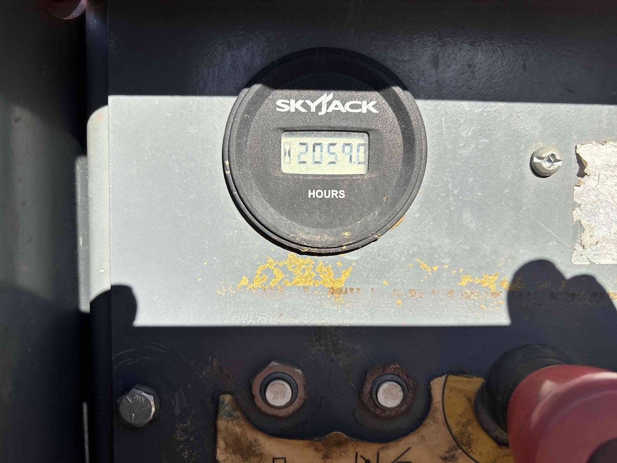 2017 Skyjack SJ-6826RT-4