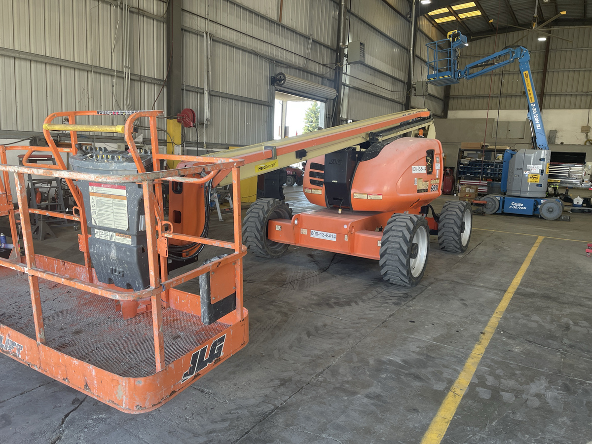 2017 JLG 600A