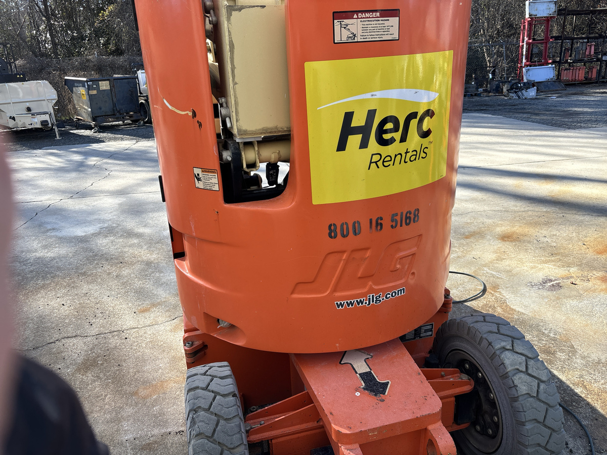 2017 JLG E300AJP-7