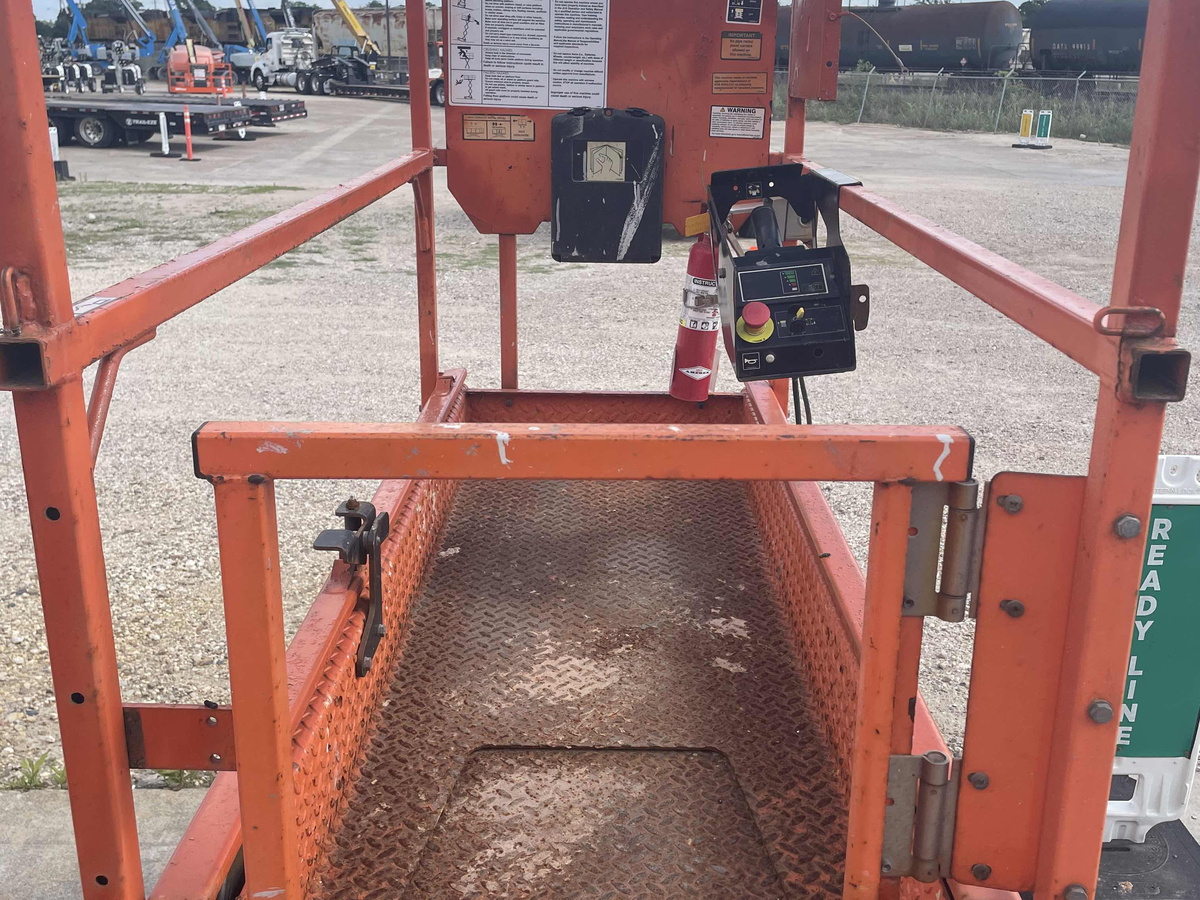 2019 JLG 1932R