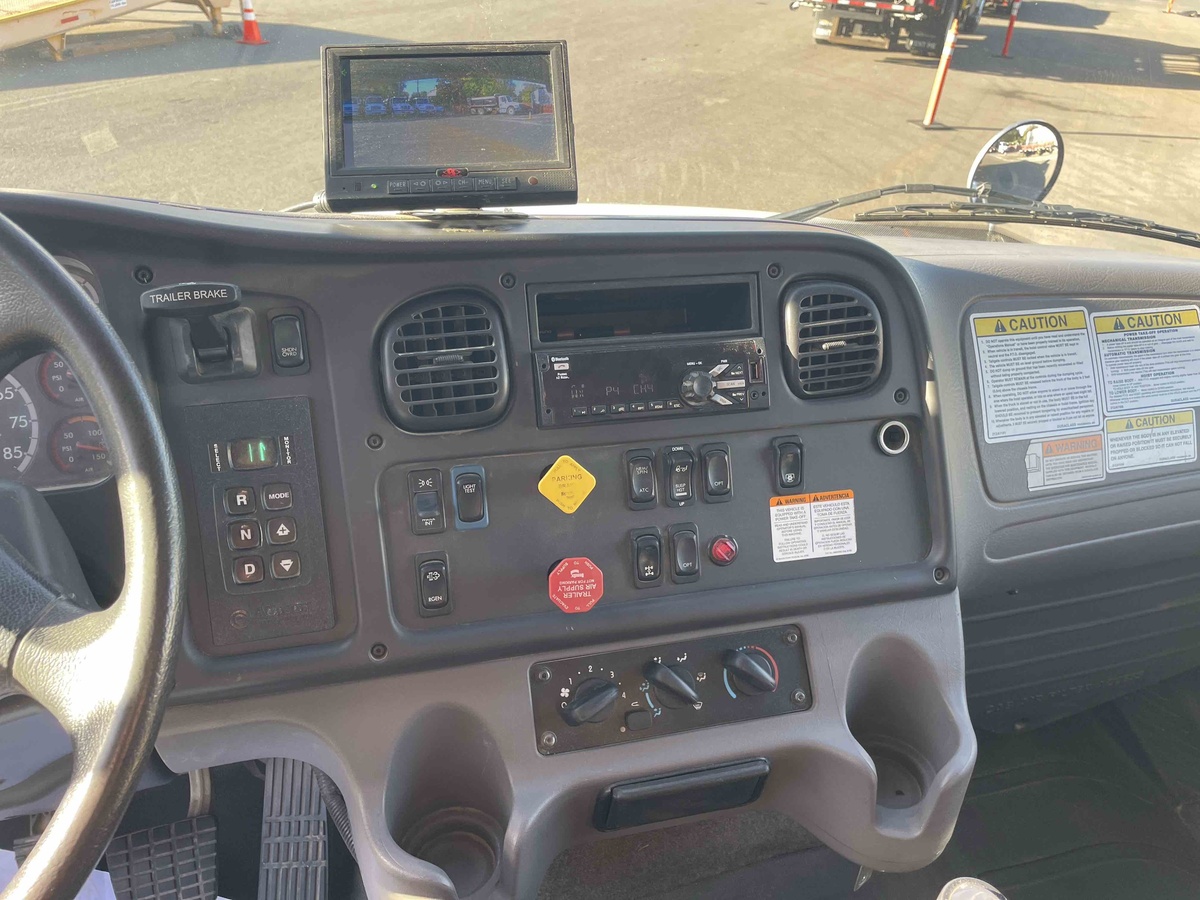 2019 Freightliner M2106-8
