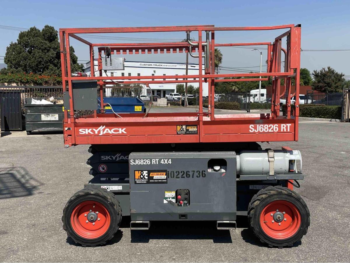 2017 Skyjack SJ-6826RT