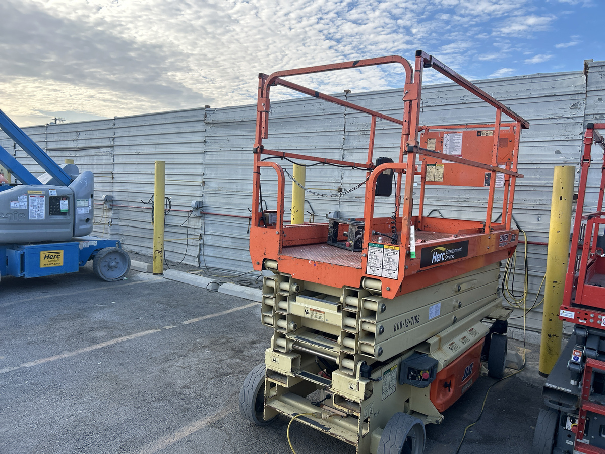 2016 JLG 3246ES-11