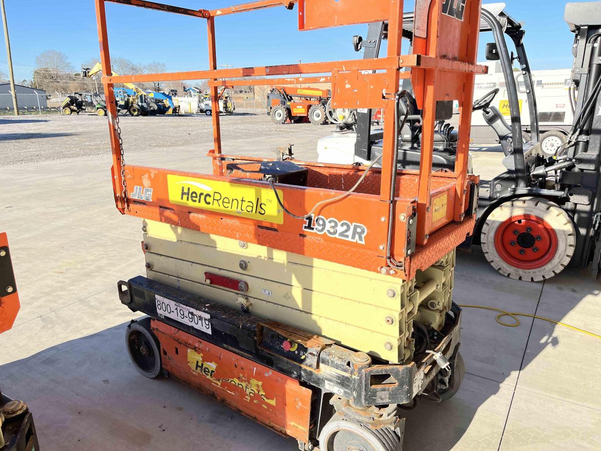 2018 JLG 1932R