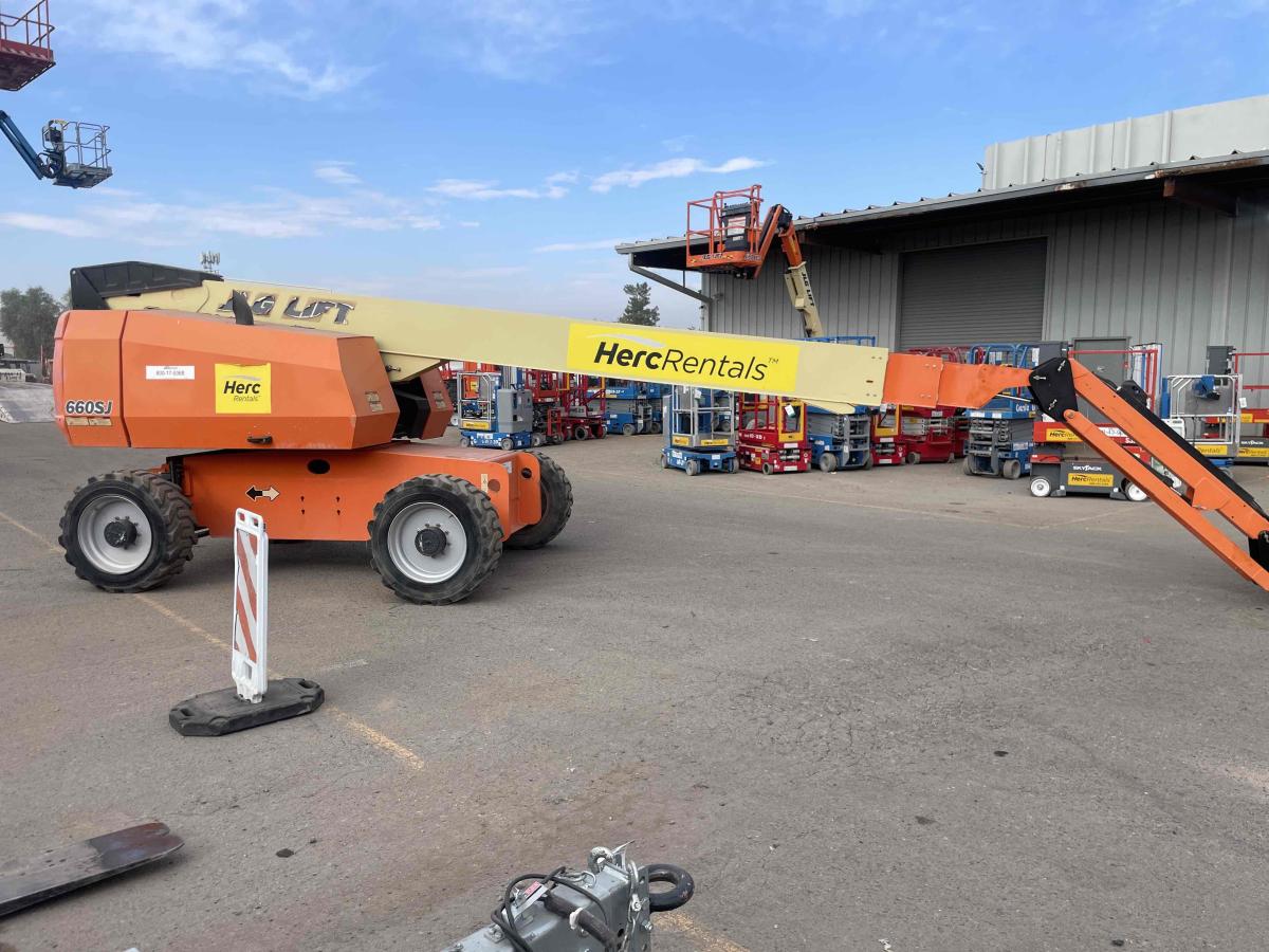 2017 JLG 660SJ