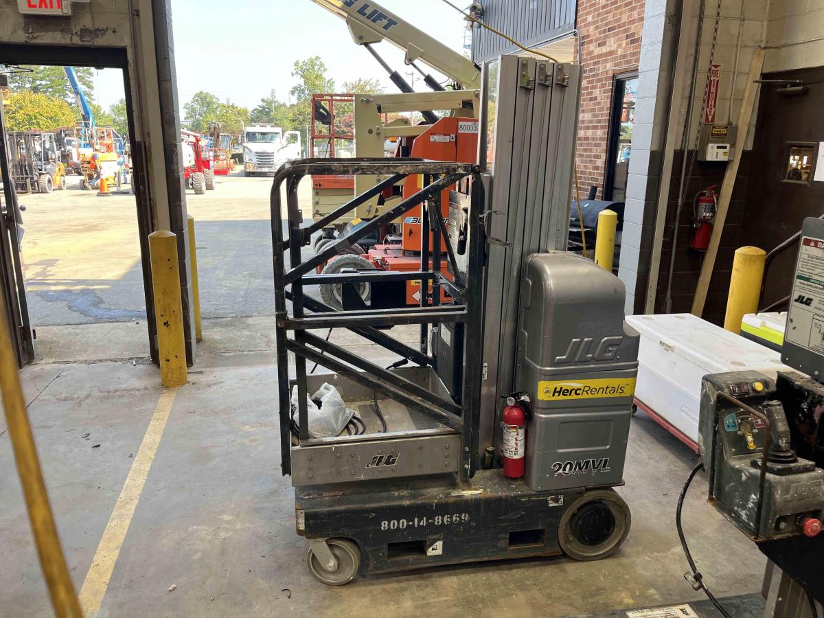 2017 JLG 20MVL