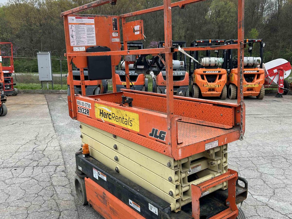 2018 JLG 1932R