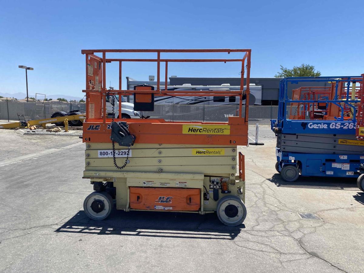 2017 JLG 2632ES