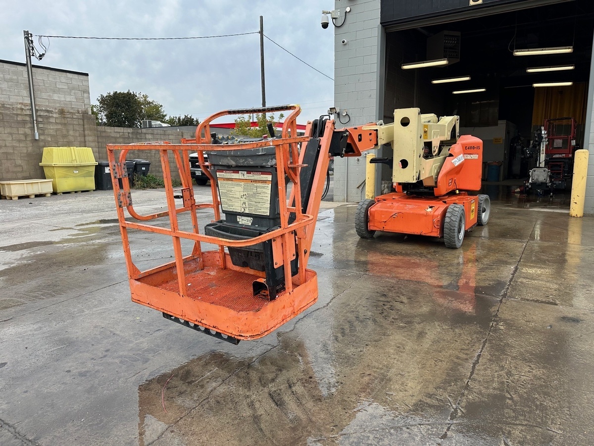 2015 JLG E400AJP-5