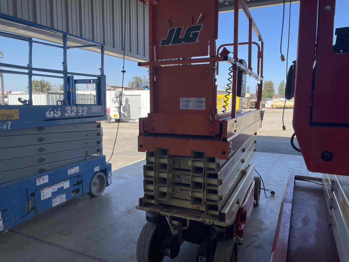 2017 JLG 2632ES