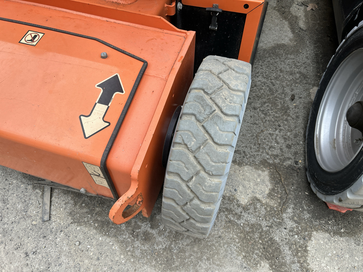 2017 JLG E400AJPN-8
