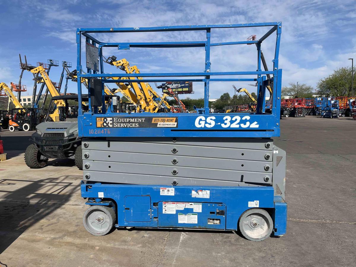 2017 Genie GS-3232
