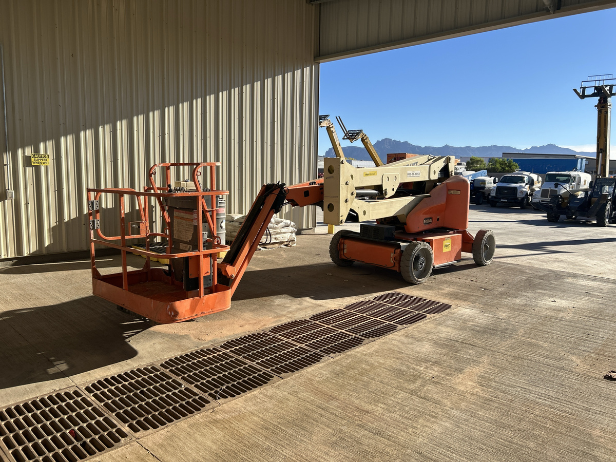 2015 JLG E450AJ