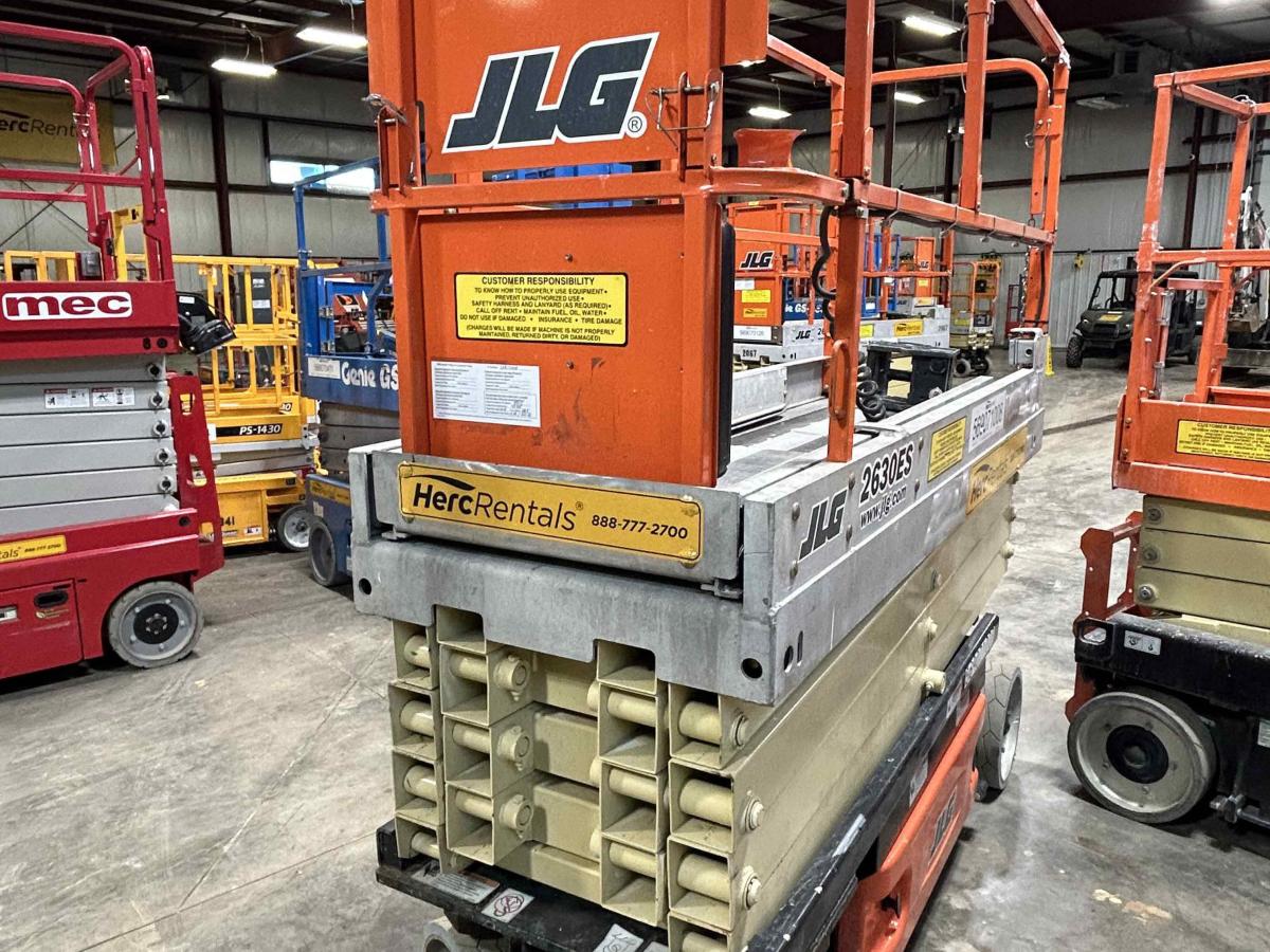 2013 JLG 2630ES
