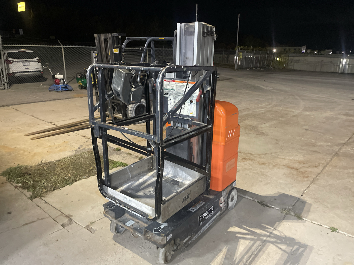 2002 JLG 20DVL