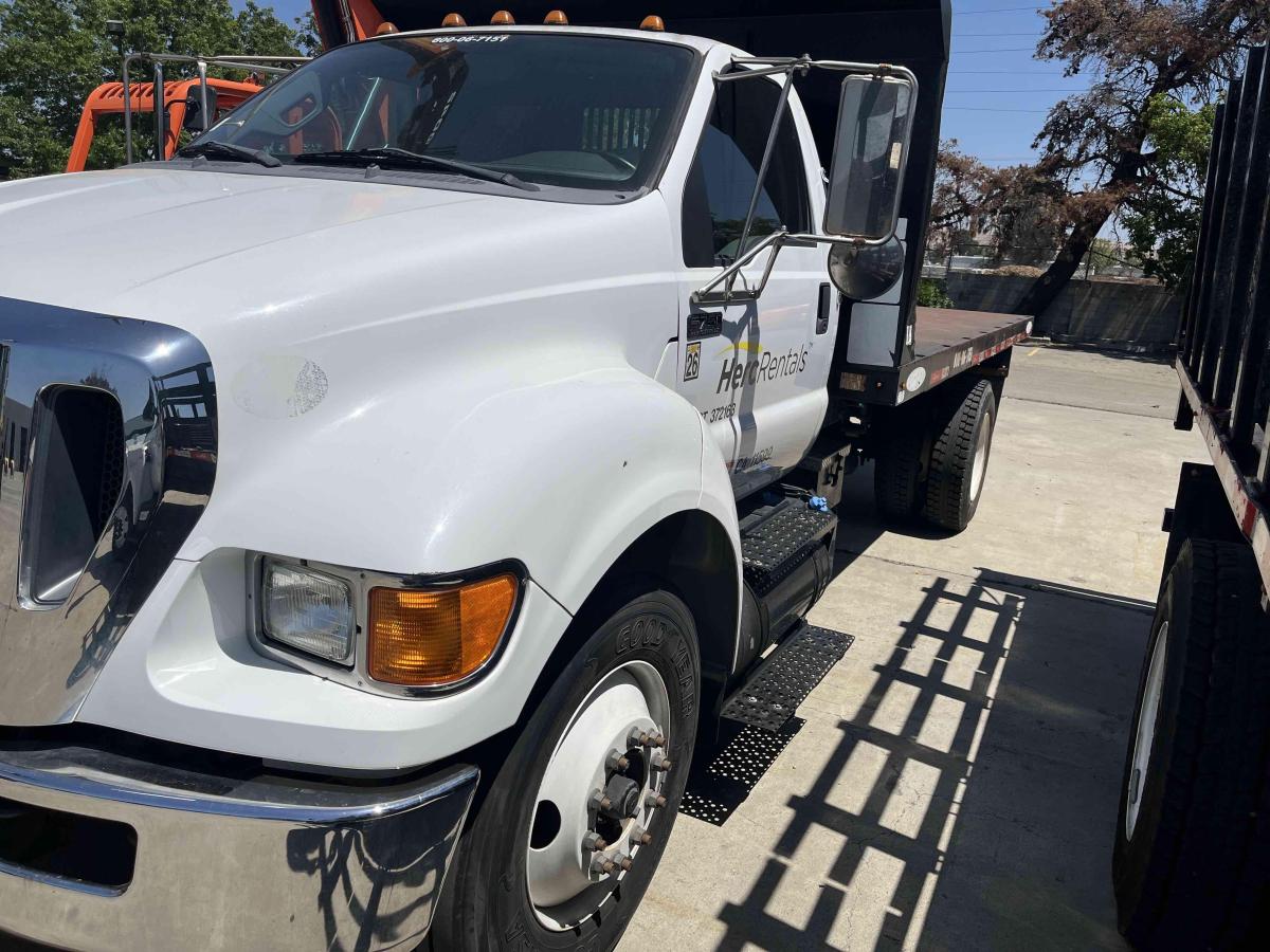 2015 Ford F750-5