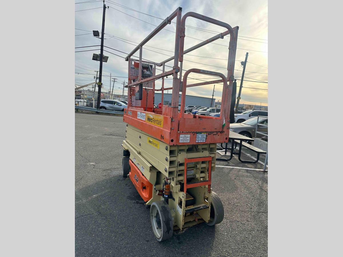 2017 JLG 2632ES