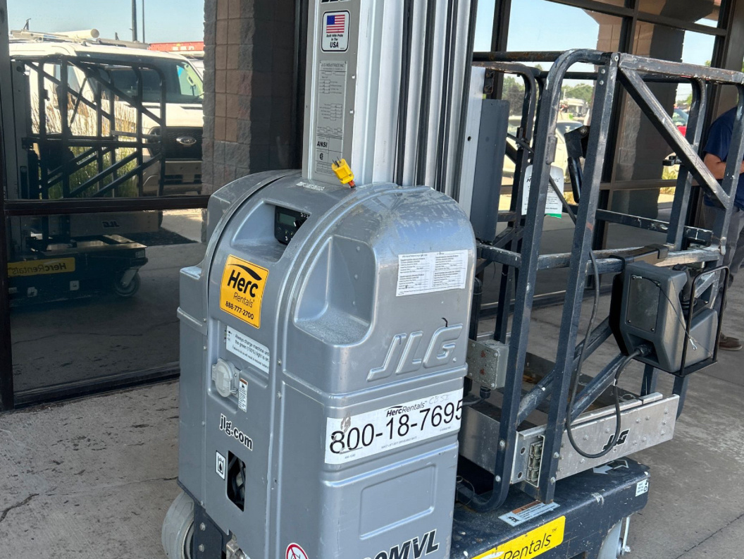 2017 JLG 20MVL-4