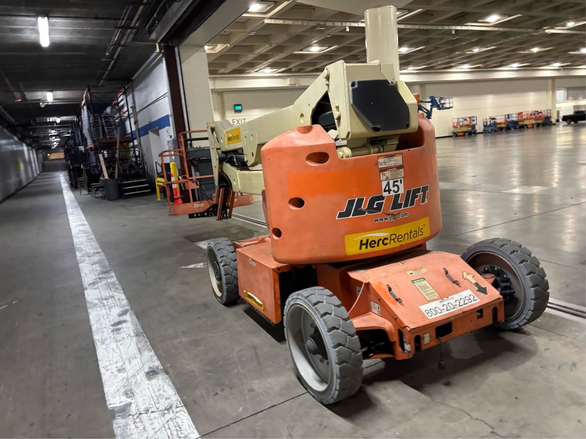 2018 JLG E450AJ-6