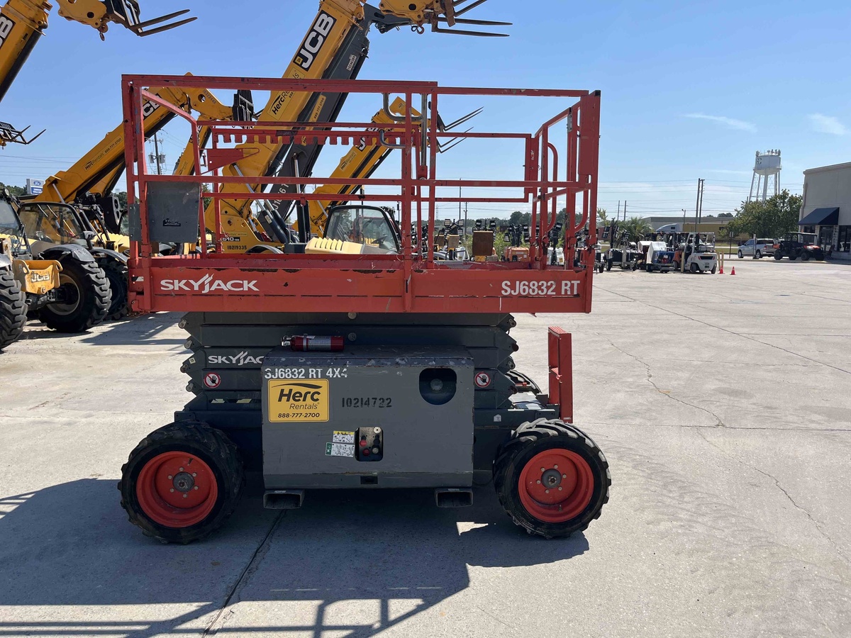2017 Skyjack SJ-6832RT-2