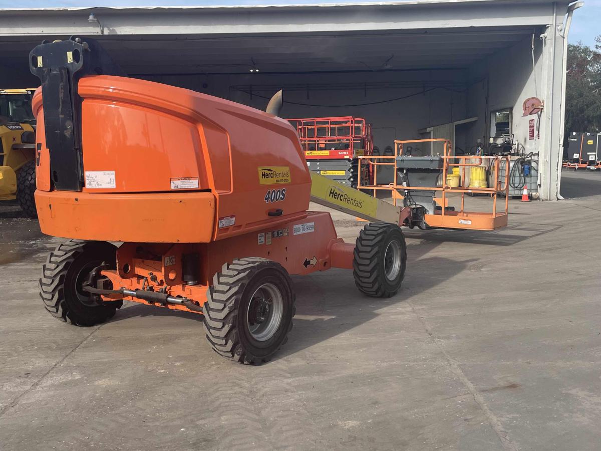 2016 JLG 400S