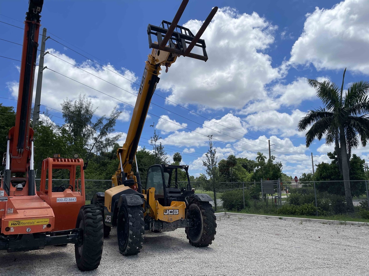 2022 JCB 507-42-3
