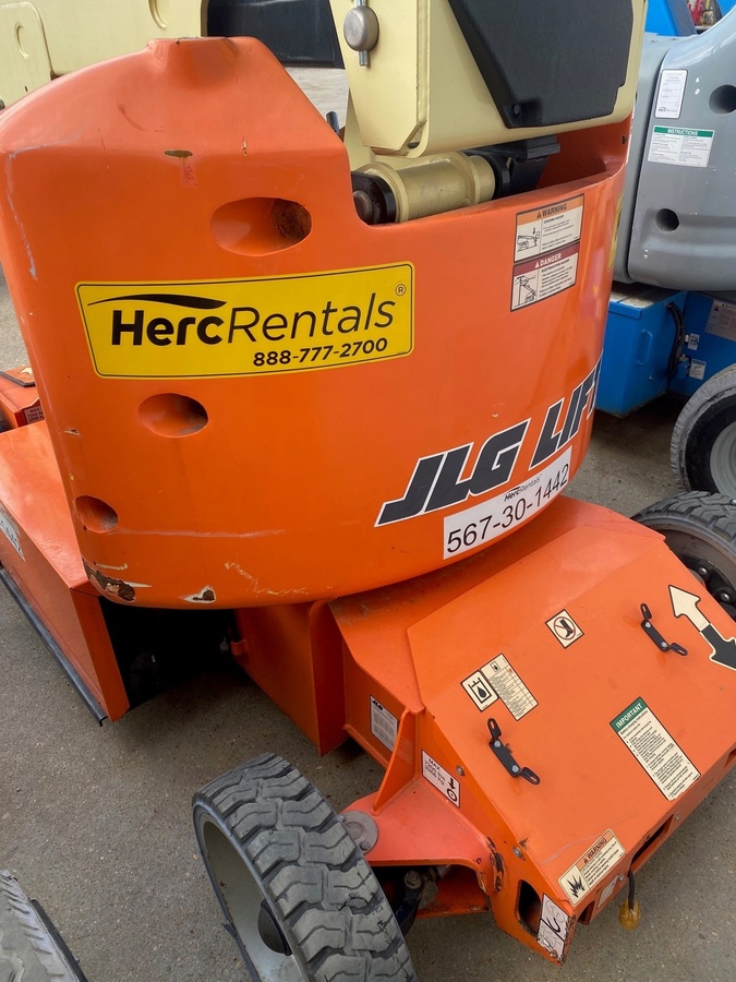 2017 JLG E400AJPN-5