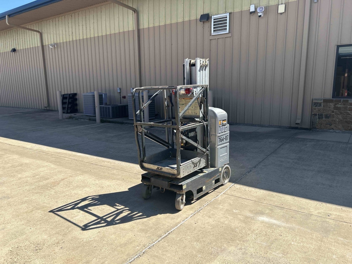 2017 JLG 20MVL-4