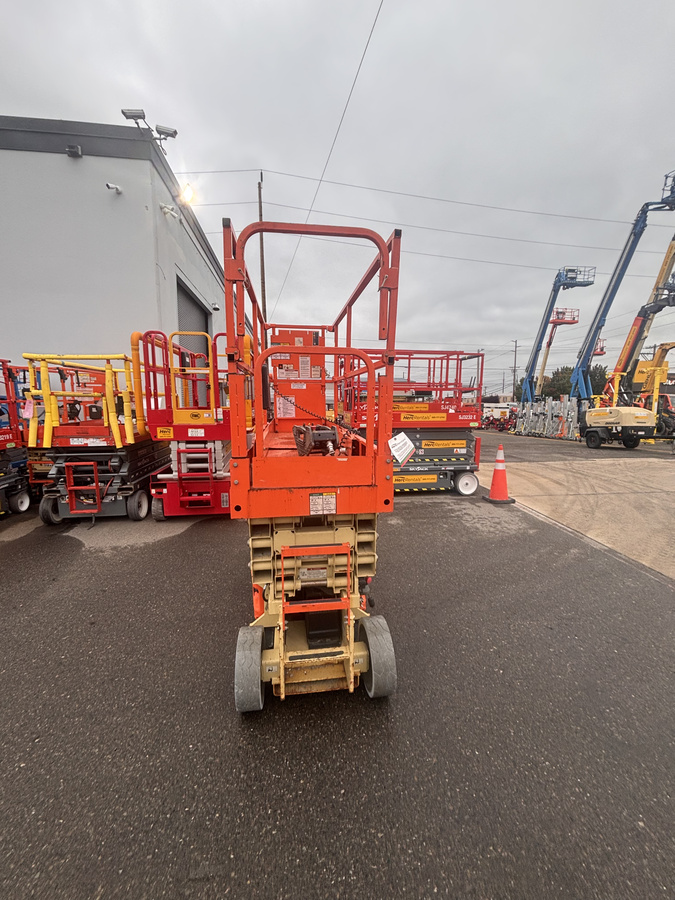 2017 JLG 2632ES-8
