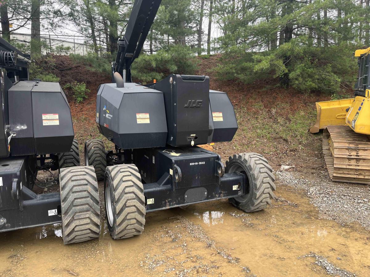 2017 JLG 800AJ