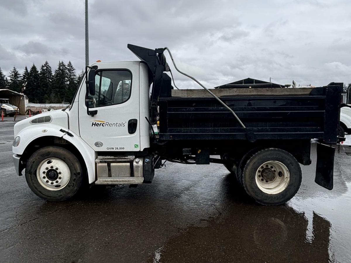 2017 Freightliner M2106