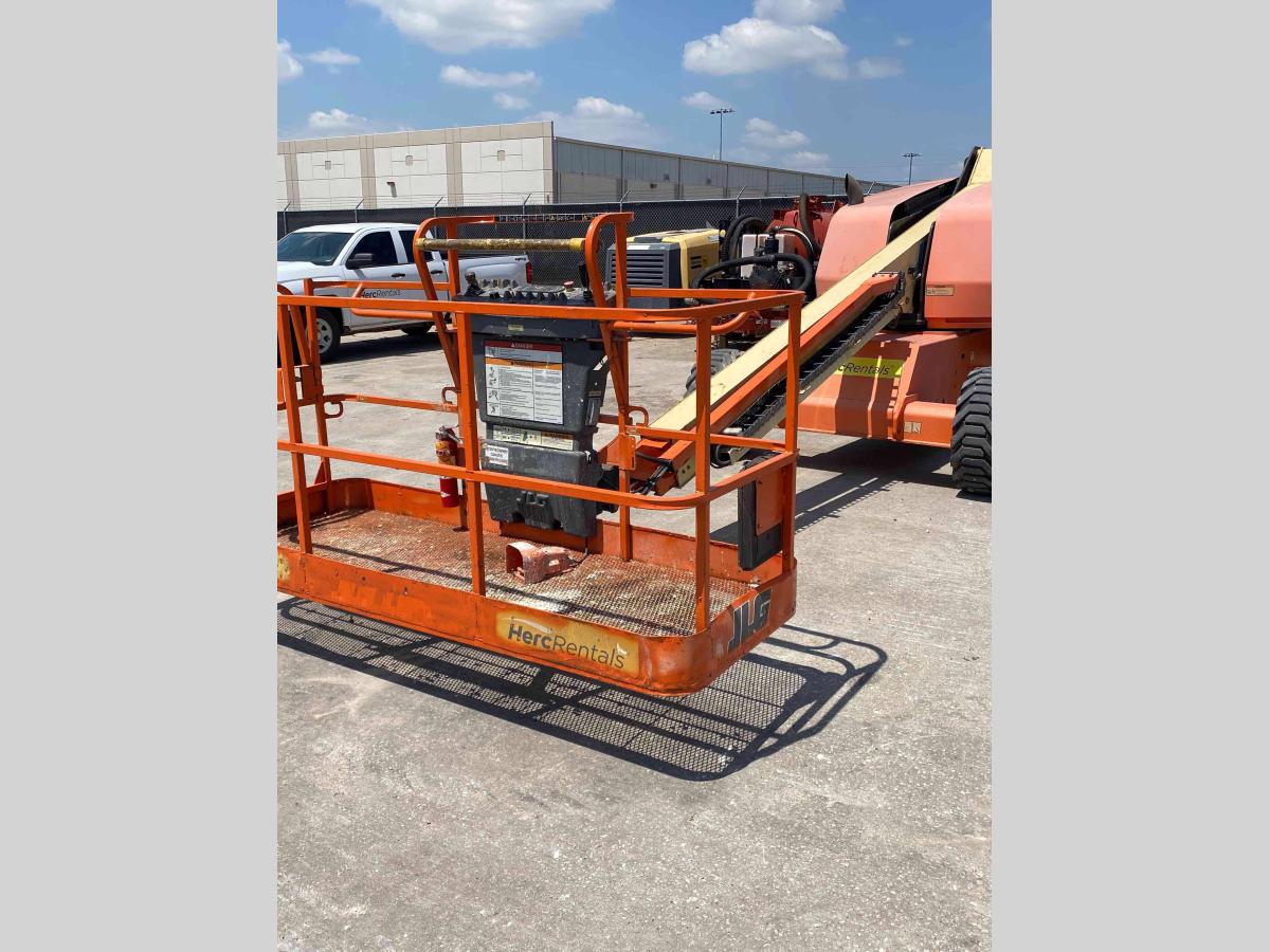 2017 JLG 400S