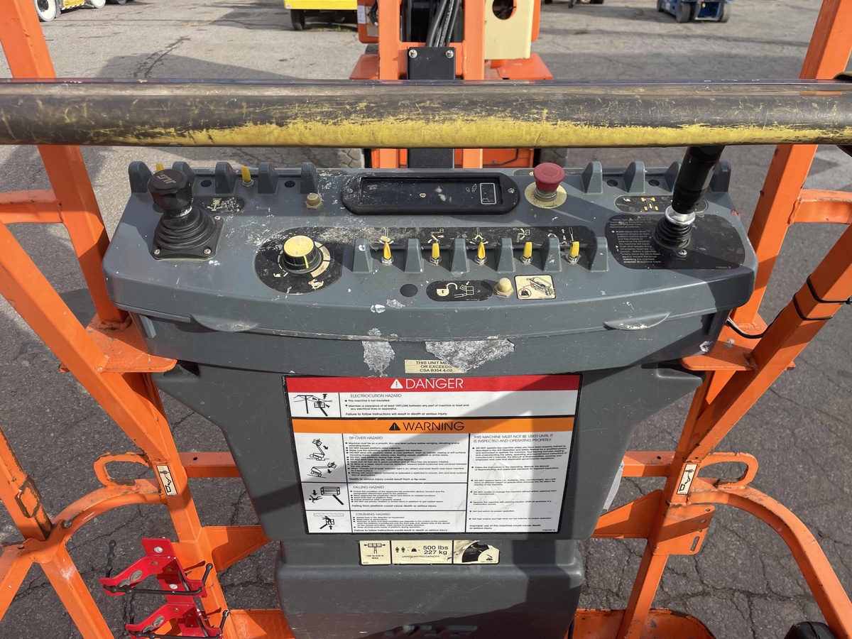 2017 JLG E400AJPN-10