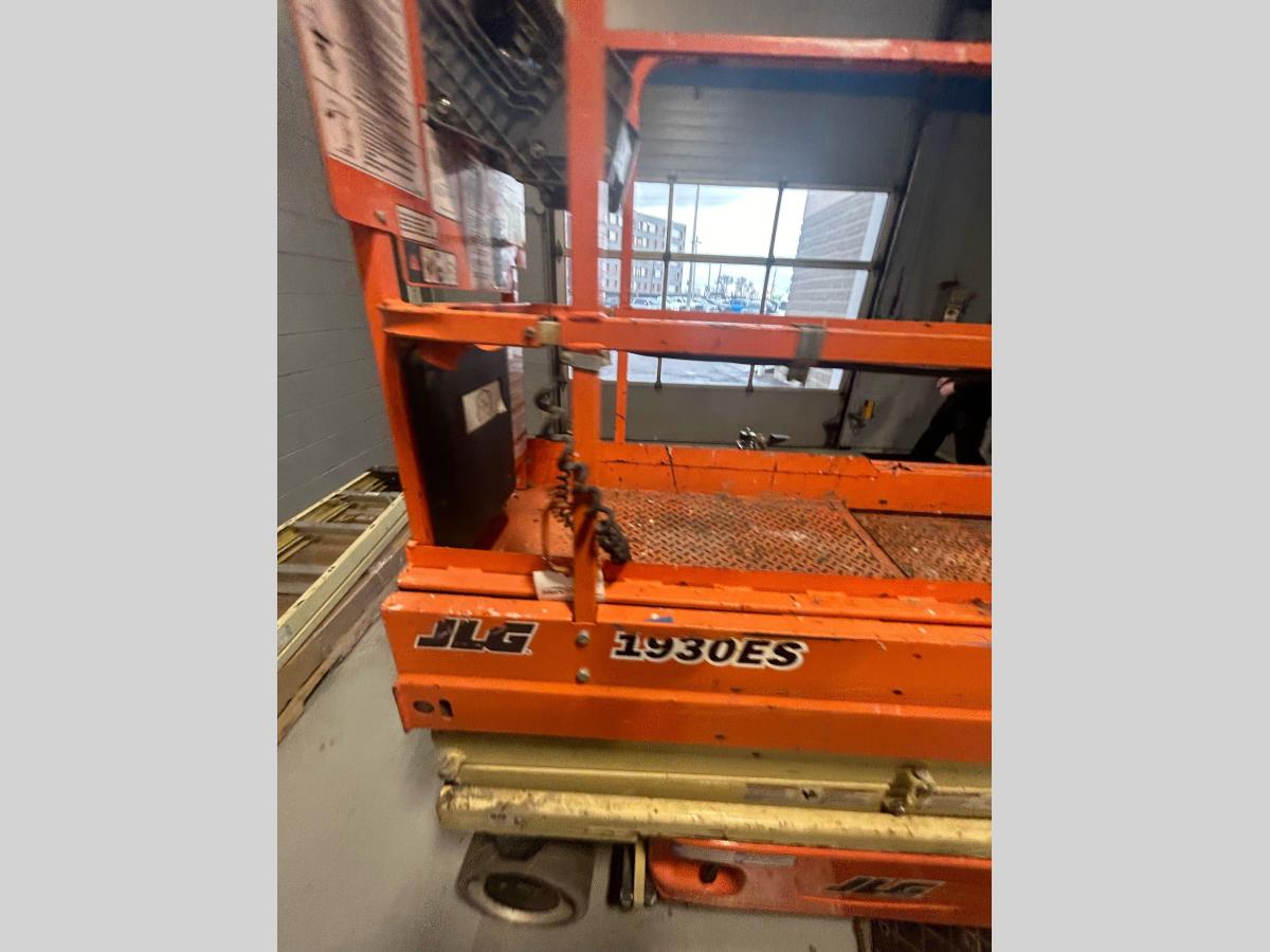 2017 JLG 1930ES