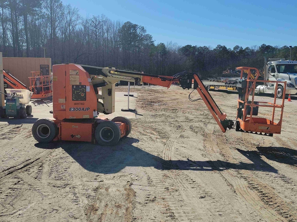 2016 JLG E300AJP-5