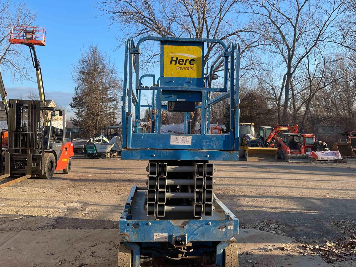 2017 Genie GS-3246-3