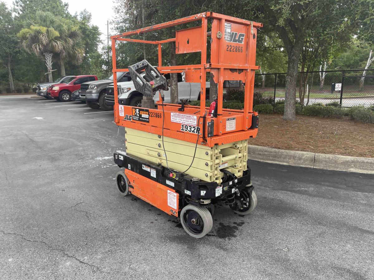 2017 JLG 1932R