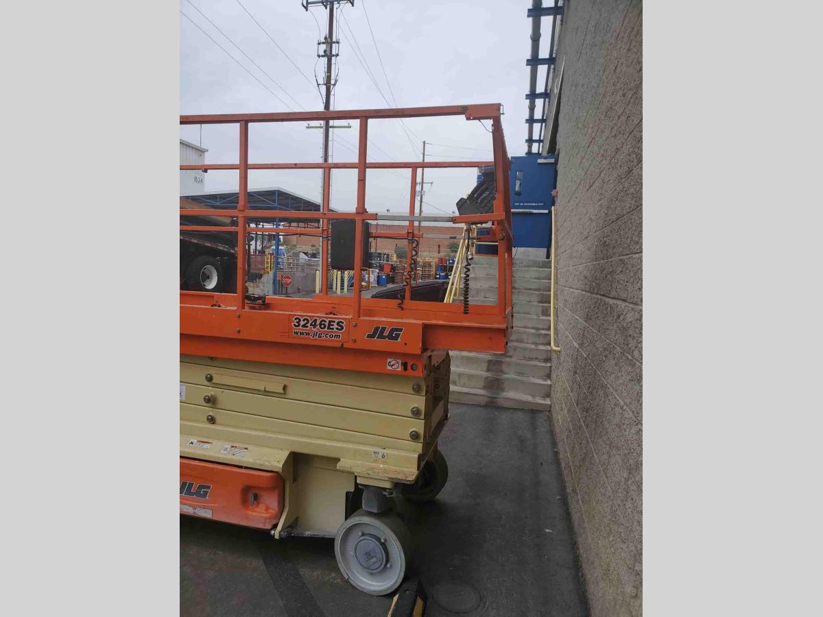 2015 JLG 3246ES-4