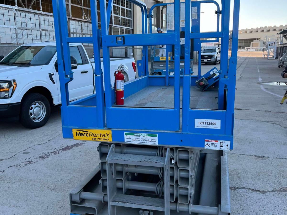 2006 Genie GS-2646