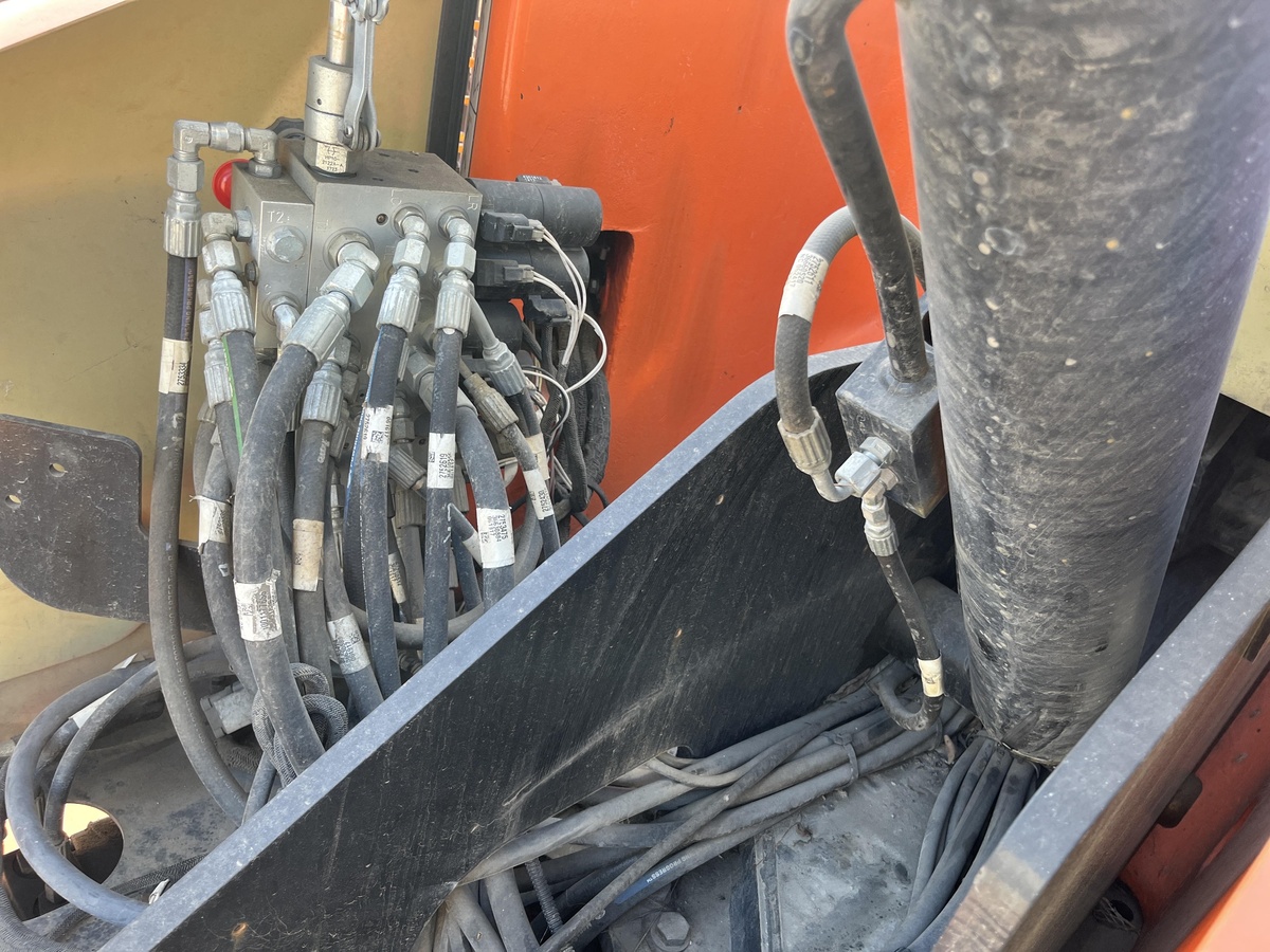 2017 JLG E400AJPN-10