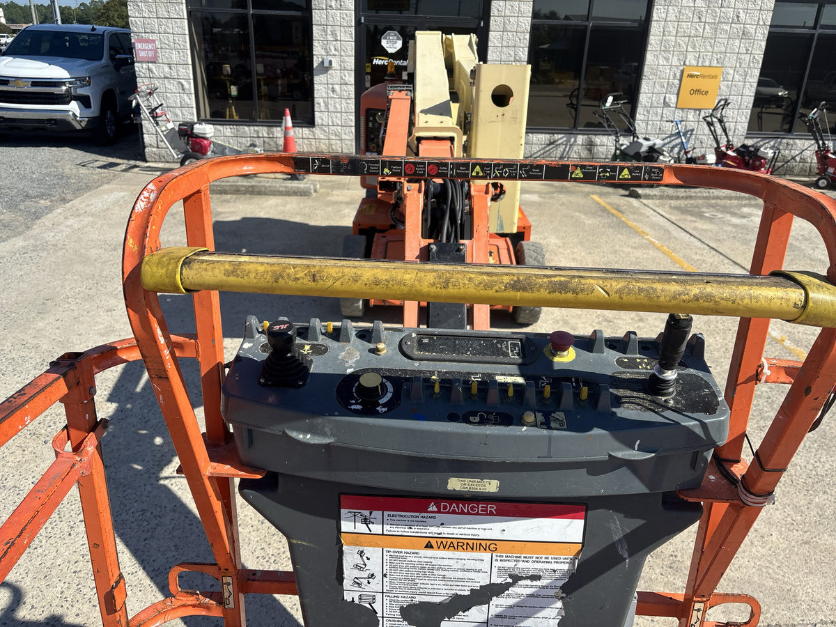 2017 JLG E400AJPN-5