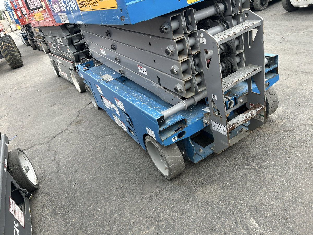 2018 Genie GS-3246-5
