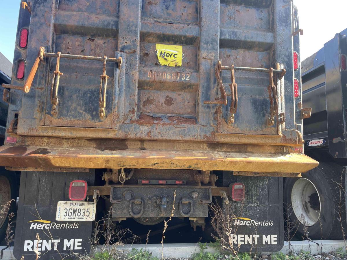2016 Freightliner M2106