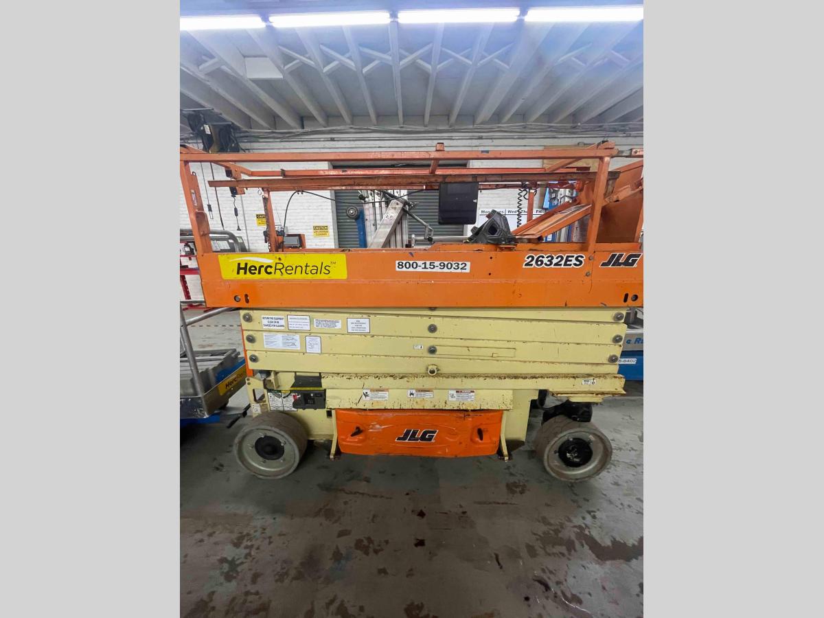 2017 JLG 2632ES-1
