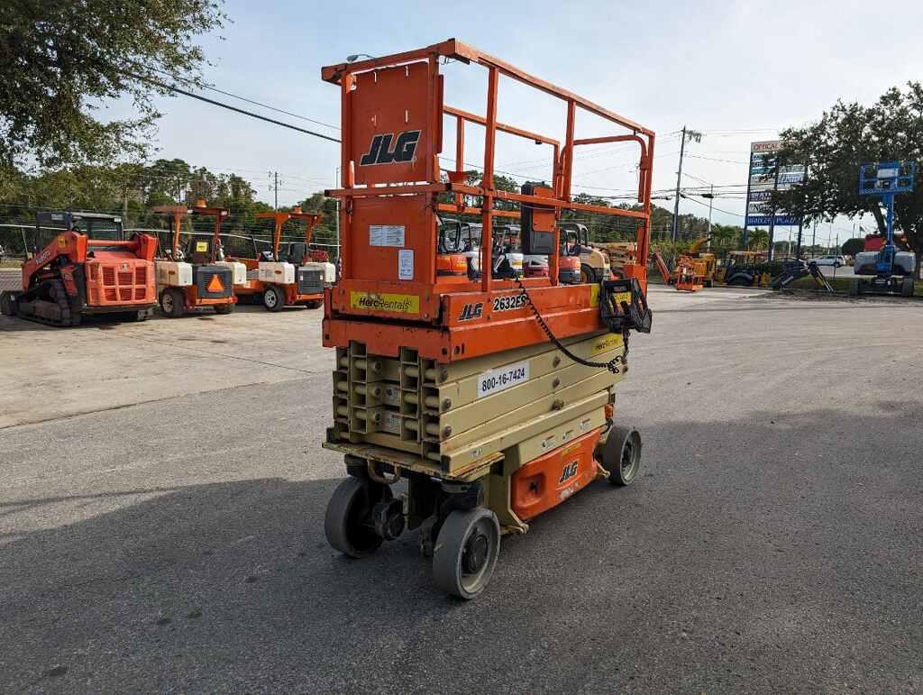 2017 JLG 2632ES