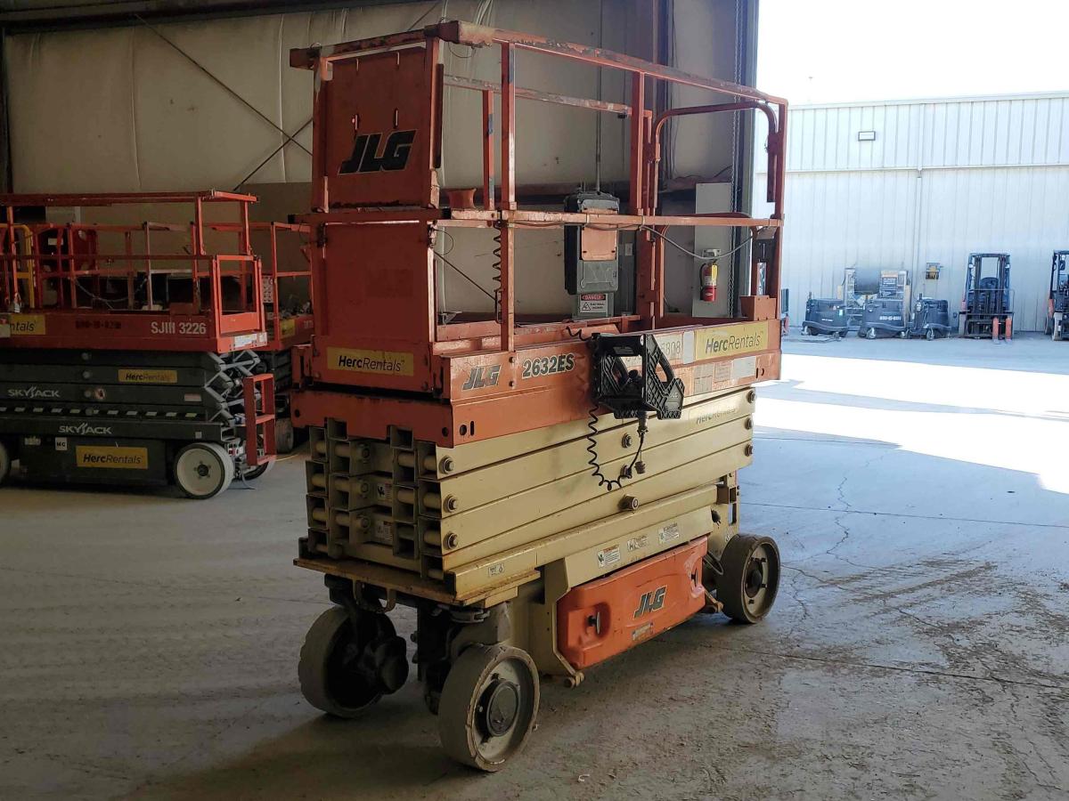 2017 JLG 2632ES-4