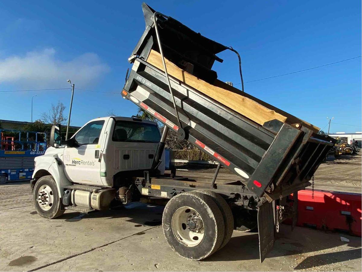 2017 Ford F750-2